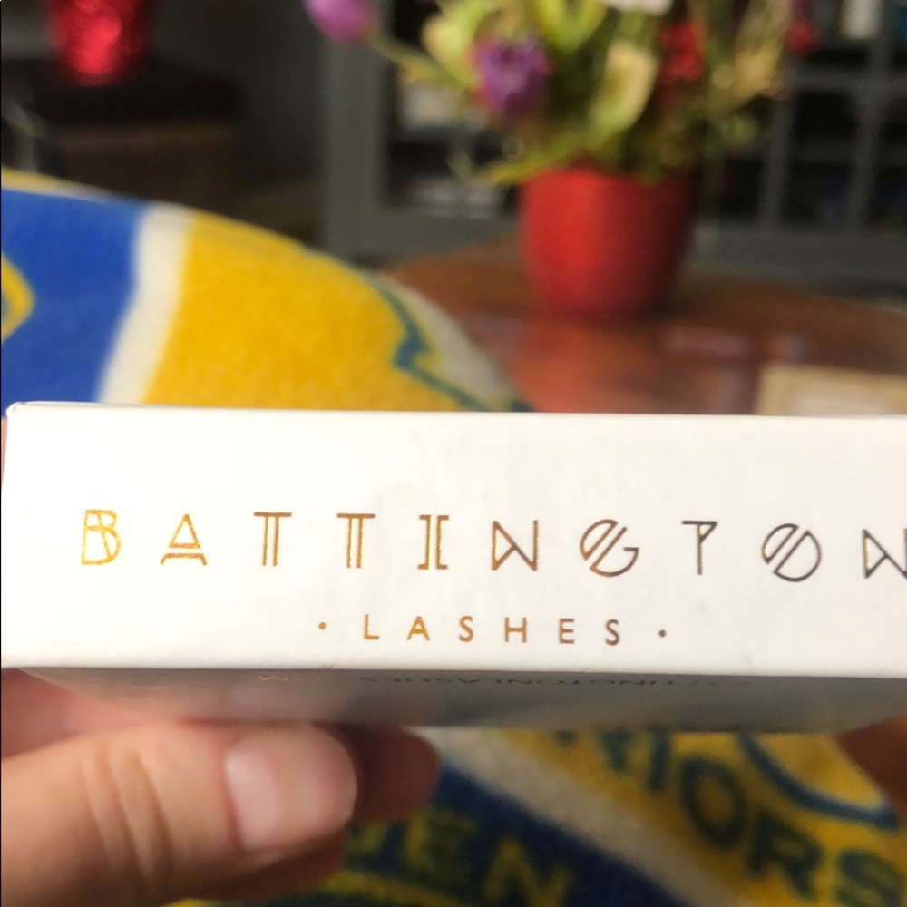 False lashes - Picture 3 of 3